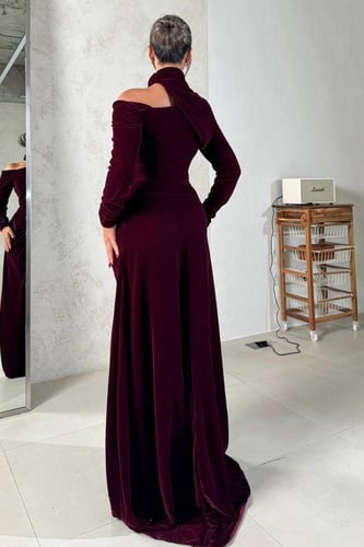 فستان عودي انيق باللون العودي