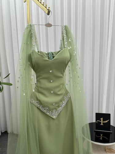 فستان سهرة تفاحي بتصميم مميز