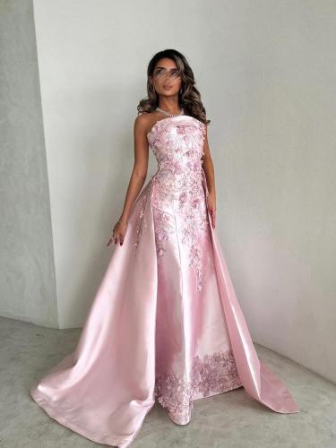 فستان وردي انيق عاري الكتف مميز بذيل