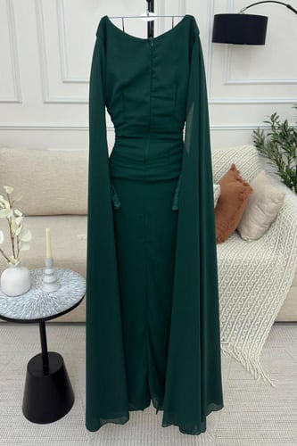 فستان اخضر بأكمام انيقة من الدانتيل