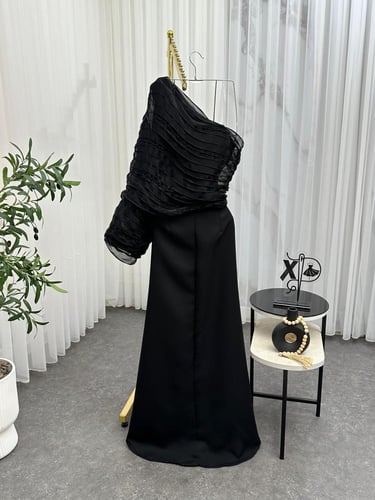 فستان سهرة اسود بتصميم انيق