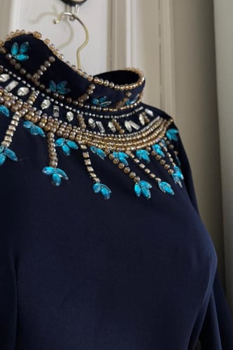 جلابية سوداء بتطريز مميز