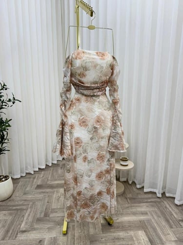 فستان ناعم مورد عاري الكتف