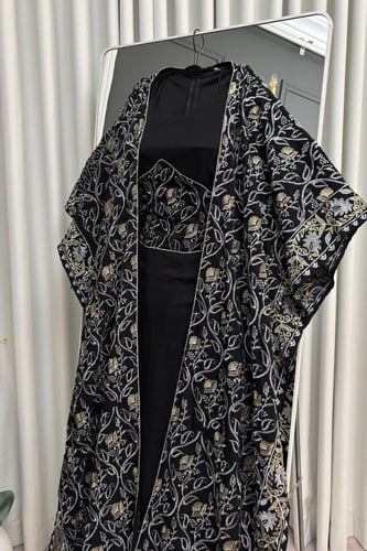 دراعة انيقة من قطعتين مزينة بتطريز