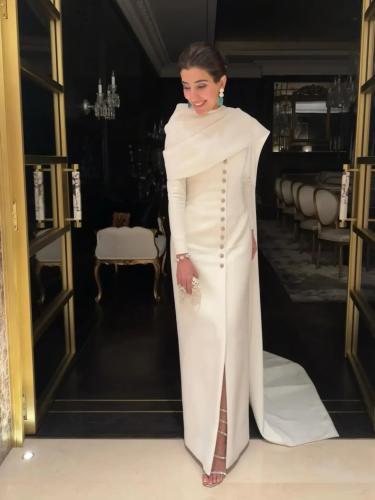 فستان سكري ناعم بأكمام طويلة