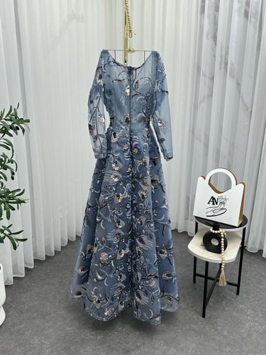 فستان سهرة انيق بتطريز مميز