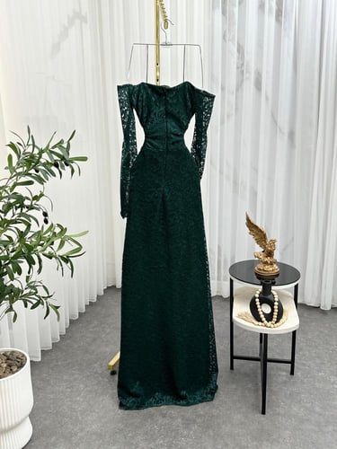 فستان سهرة اخضر من الدانتيل