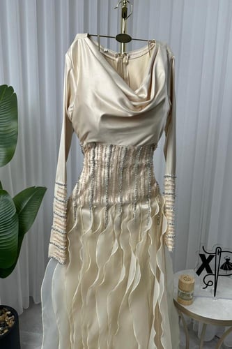 فستان سهرة انيق بتطريز على الخصر