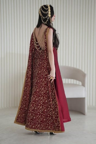 جلابية فخمة باللون العودي