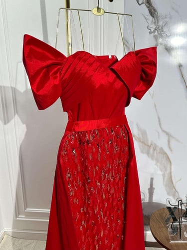 فستان احمر انيق مميز بتطريز