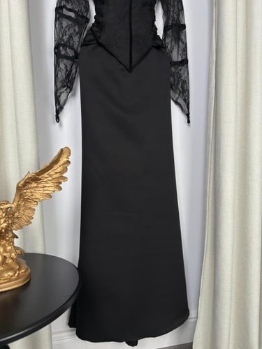 فستان سهرة اسود بلمسات دانتيل