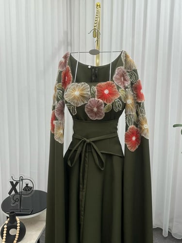 فستان سهرة زيتي بحزام انيق