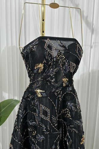 فستان سهرة فاخر بتطريز انيق