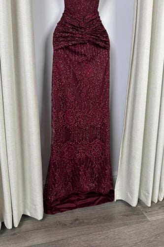 فستان سهرة عودي بتفاصيل مميزة