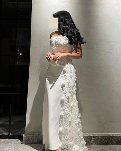 فستان ابيض بنمط ورود