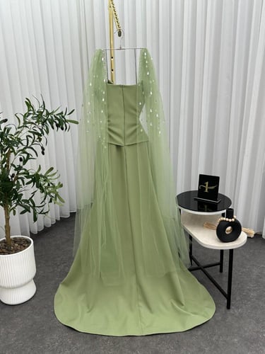 فستان سهرة تفاحي بتصميم مميز