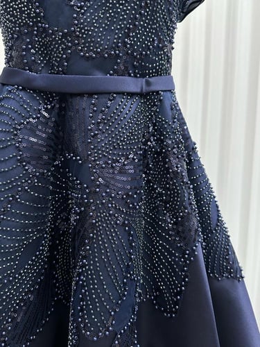 فستان سهرة انيق بتطريز مميز