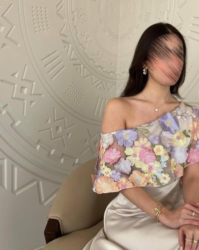 فستان ناعم بكتف واحد مناسب للعيد