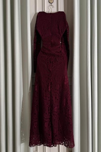 فستان ناعم بأكمام طويلة