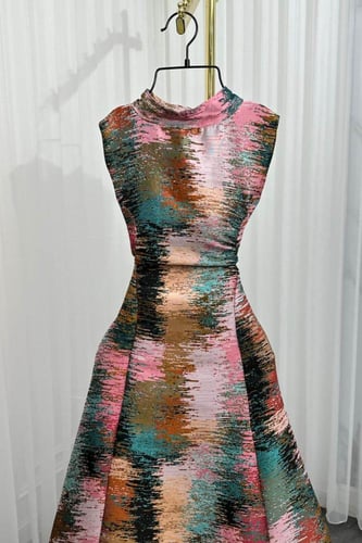 فستان ناعم بطبعات مميزة