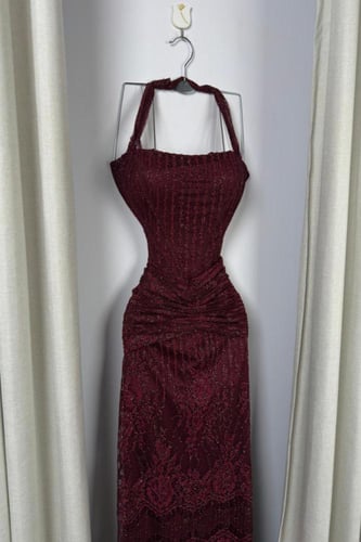 فستان سهرة عودي بتفاصيل مميزة