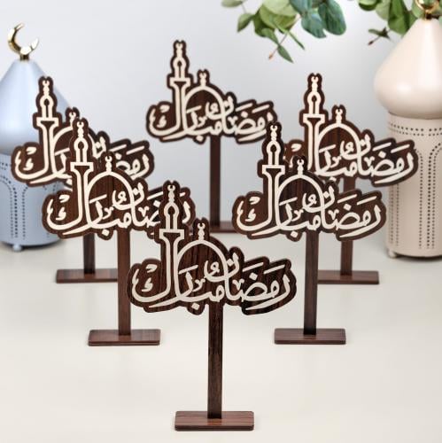 مجموعة من 6 ستاند خشبي رمضاني بعبارة (رمضان مبارك)