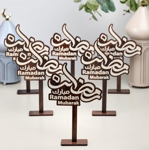 مجموعة من 6 ستاند خشبي رمضاني بعبارة (رمضان مبارك)