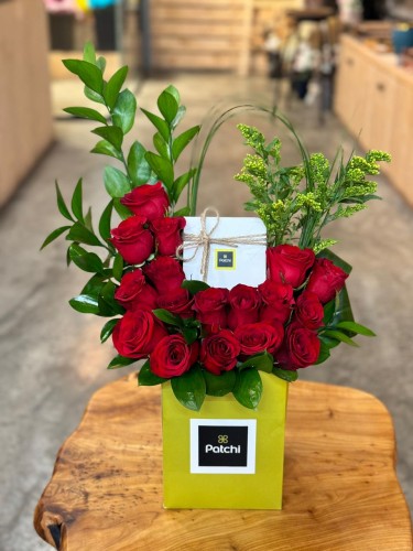 باقة ورد احمر وشوكلت باتشي