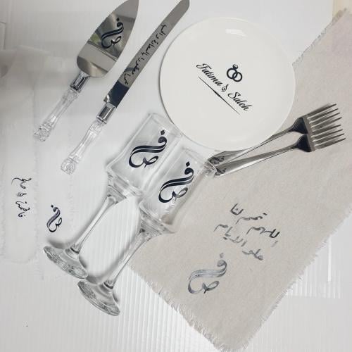 طقم صحن مع كاسات وملاعق