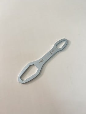 مفك من مقاس 8 - 22