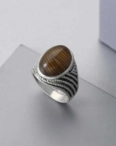 Men's ring in honey color with wavy design
