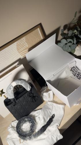 شنطة ديور اسود مطفي