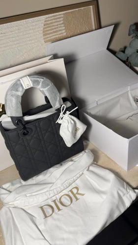 شنطة ديور اسود مطفي