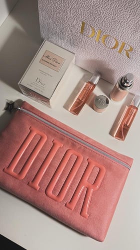 شنطة ديور + عطور 3