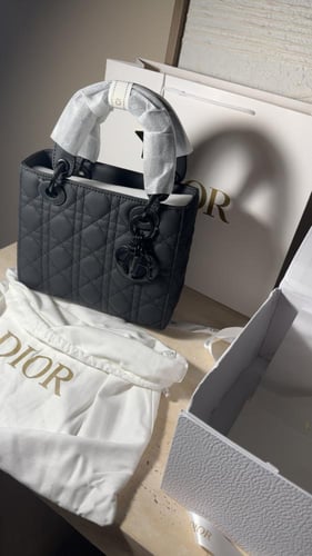 شنطة ديور اسود مطفي