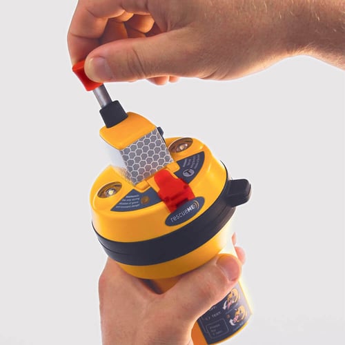 جهاز استغاثة بريطاني بحري rescueME EPIRB1