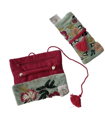 Velvet Jewellery Roll | منظم المجوهرات