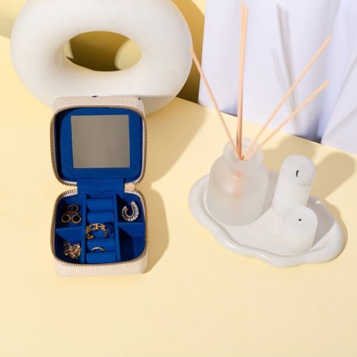 منظم المجوهرات الأزرق