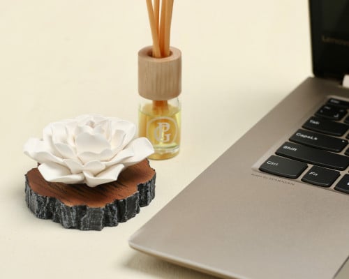 هدية فوّاحة عطرية ( تصميم خشبي) | B8