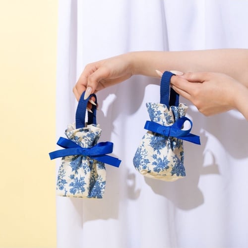 حقيبة زرقاء