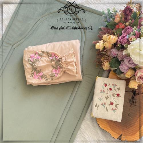 طقم صلاة بلباس بطرحة