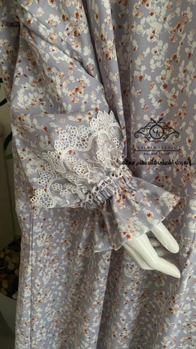 لباس صلاة عادي بدون سجادة ومصحف