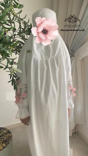 طقم شادر ولباس صلاة للمكلفات مزين باللولو