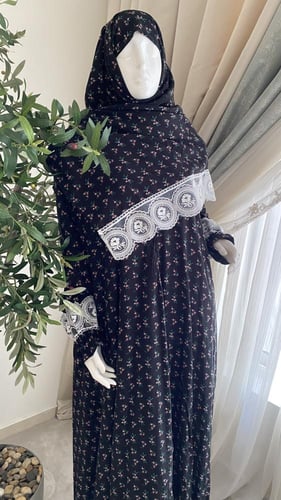 لباس بطرحة أسود