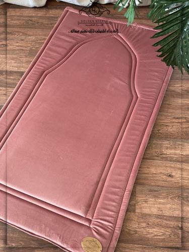 سجادة صلاة بلون مشمشي حجم كبير