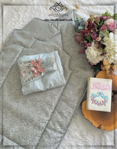 طقم صلاة بلباس بطرحة