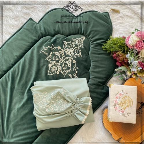 طقم صلاة بلباس بطرحة