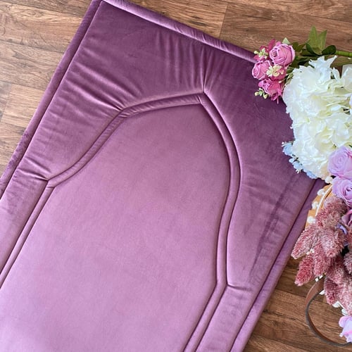 سجادة صلاة بلون بنفسجي