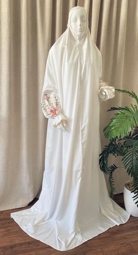 لباس صلاة عادي مطرز بمنتهى الجمال سكري