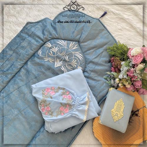 طقم صلاة بلباس بطرحة